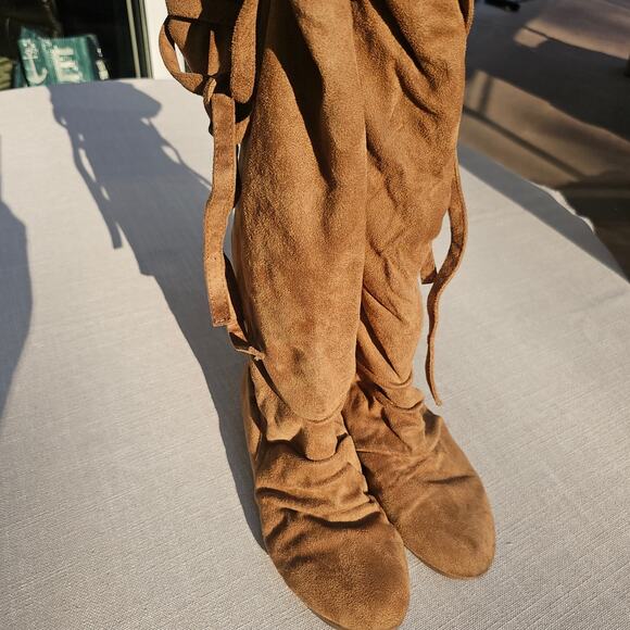 Super Soft Tan Suede Look Moccasin Knee Boots with Tie Size 9 - Picture 3 of 7